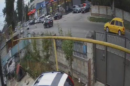 O fetita - lovita pe trecerea de pietoni din capitala. Soferul a fugit de la fata locului - VIDEO