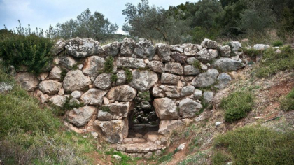 Un pod din Grecia inca este folosit dupa 3.300 de ani - VIDEO Un pod din Grecia inca este folosit dupa 3.300 de ani - VIDEO