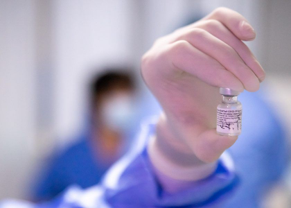 Vaccinare obligatorie pentru angajatii Google si Facebook care lucreaza de la birou Vaccinare obligatorie pentru angajatii Google si Facebook care lucreaza de la birou