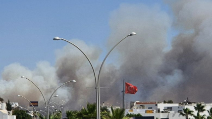Turisti panicati, hoteluri evacuate in Bodrum. Statiunea este amenintata de un incendiu Turisti panicati, hoteluri evacuate in Bodrum. Statiunea este amenintata de un incendiu