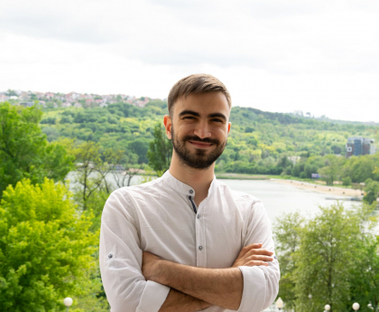 Cel mai tanar deputat, Eugeniu Sinchevici - student in Franta. Declaratiile facute intr-un interviu pentru Europa Libera