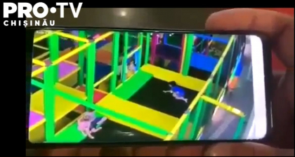 Imagini cu impact emotional. Un copil care sufera de sindromul Asperger - agresat de un barbat intr-un centru de distractii din capitala - VIDEO