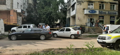 Omor din gelozie la Balti. Un barbat a impuscat mortal un alt om, dupa ce si-a vazut sotia impreuna cu el. Ulterior, acesta s-a sinucis - FOTO
