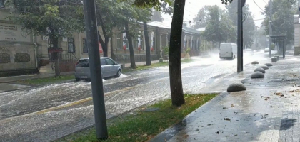 Ploaia a facut potop in capitala. Strazile au fost transformate in adevarate rauri - FOTO/VIDEO