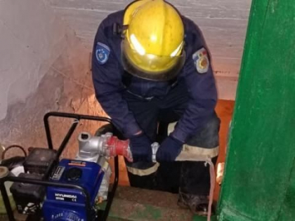 Case inundate, strazi innamolite si copaci prabusiti de rafalele de vant puternic. Cum arata mai multe localitati din tara noastra in urma ploilor torentiale  - VIDEO