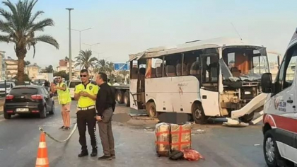 Tragedie in Turcia: Autocar rasturnat in Antalya - 3 turisti rusi morti, 16 raniti, printre care si copii
Tragedie in Turcia: Autocar rasturnat in Antalya - 3 turisti rusi morti, 16 raniti, printre care si copii