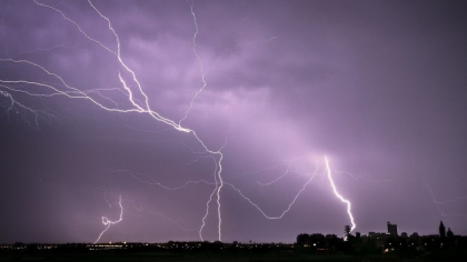16 oameni aflati la o nunta au murit dupa ce au fost loviti de fulgere, in Bangladesh 16 oameni aflati la o nunta au murit dupa ce au fost loviti de fulgere, in Bangladesh