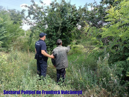 Un barbat - retinut dupa ce a incercat sa treaca vama ilegal.  Politistii l-au gasit la doar cativa metri de la frontiera moldo-ucraineana - FOTO