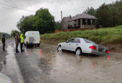 Ploaia puternica a facut prapad in tara. Trei tronsoane au fost blocate: unul la Leova si doua la Straseni