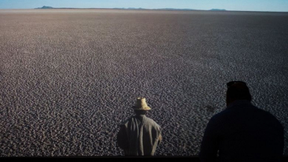 Un lac de 1.000 km2 din Anzi s-a transformat intr-un desert de sare. Localnic: „Pamantul-mama a obosit. Fara apa, nu este viata” - VIDEO Un lac de 1.000 km2 din Anzi s-a transformat intr-un desert de sare. Localnic: „Pamantul-mama a obosit. Fara apa, nu este viata” - VIDEO