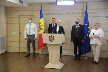 Fractiunea Partidului „SOR” solicita repetat conducerii Parlamentului respectarea principiului proportionalitatii, in privinta reprezentarii in comisiile si delegatiile parlamentare