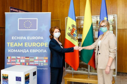 Lituania a donat Republicii Moldova un lot de 26.500 de doze de vaccin AstraZeneca
Lituania a donat Republicii Moldova un lot de 26.500 de doze de vaccin AstraZeneca