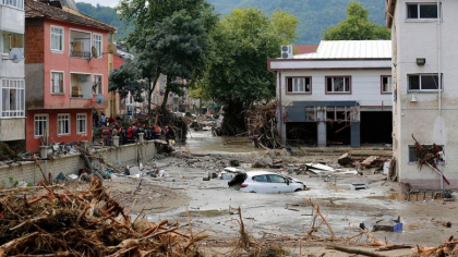 Cel putin 9 oameni au murit in inundatiile catastrofale din Turcia