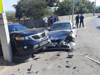 Accident grav la Orhei. Doi soferi au ajuns la spital, dupa ce automobilele in care se aflau s-au ciocnit puternic. Masinile - facute zob - FOTO Accident grav la Orhei. Doi soferi au ajuns la spital, dupa ce automobilele in care se aflau s-au ciocnit puternic. Masinile - facute zob - FOTO