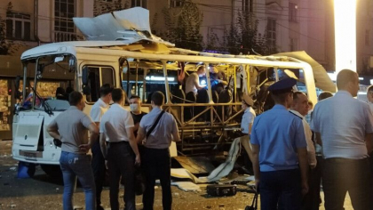 Momentul in care un autobuz explodeaza. Doua persoane au murit si 17 au fost ranite - VIDEO