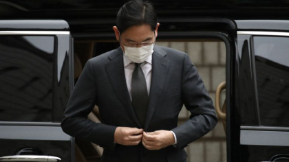 Vicepresedintele Samsung a fost eliberat mai devreme din inchisoare, cu speranta ca va ajuta in criza cipurilor. Decizia este criticata Vicepresedintele Samsung a fost eliberat mai devreme din inchisoare, cu speranta ca va ajuta in criza cipurilor. Decizia este criticata