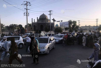 Zeci de soldati afgani au fugit in Uzbekistan de teama ofensivei talibanilor Zeci de soldati afgani au fugit in Uzbekistan de teama ofensivei talibanilor