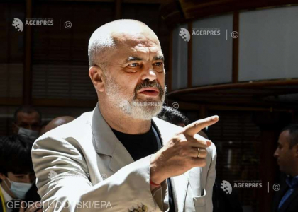 Albania ''dispusa'' sa primeasca refugiati afgani vizati de talibani Albania ''dispusa'' sa primeasca refugiati afgani vizati de talibani