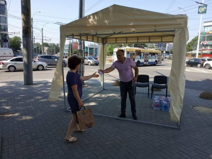 Corturi anticanicula, instalate de autoritati pe mai multe strazi din capitala. Anuntul facut de Ion Ceban Corturi anticanicula, instalate de autoritati pe mai multe strazi din capitala. Anuntul facut de Ion Ceban