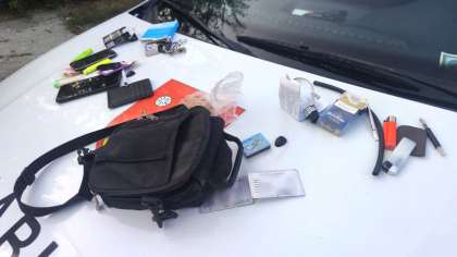 Doi indivizi - retinuti de oamenii legii, dupa ce au fost prinsi cu droguri  - FOTO