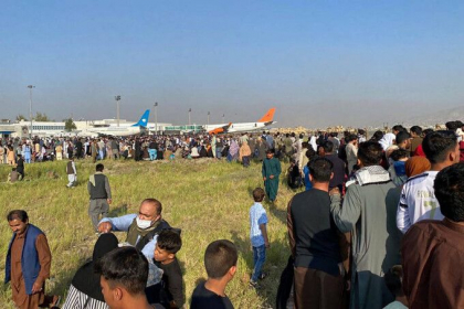 Afganistan: Cel putin cinci persoane au decedat in haosul de la aeroportul din Kabul - VIDEO Afganistan: Cel putin cinci persoane au decedat in haosul de la aeroportul din Kabul - VIDEO