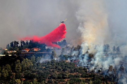 Pompierii evacueaza orasele de langa Ierusalim, dupa ce un incendiu de vegetatie continua sa se extinda - FOTO