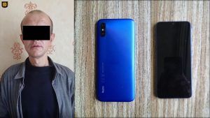 Un barbat - retinut in timp ce incerca sa fure un telefon dintr-un troleibuz din capitala - VIDEO