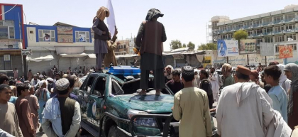 Scenele de haos continua pe aeroportul din Kabul, unde oamenii asteapta sa fuga din tara. Talibanii declara sfarsitul razboiului. Trump cere demisia lui Biden Scenele de haos continua pe aeroportul din Kabul, unde oamenii asteapta sa fuga din tara. Talibanii declara sfarsitul razboiului. Trump cere demisia lui Biden