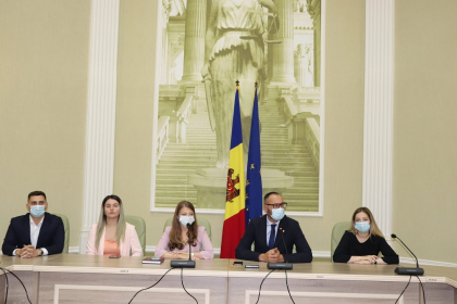 Sergiu Litvinenco a prezentat echipei Ministerului Justitiei noul secretar de stat si membrii cabinetului ministrului Sergiu Litvinenco a prezentat echipei Ministerului Justitiei noul secretar de stat si membrii cabinetului ministrului