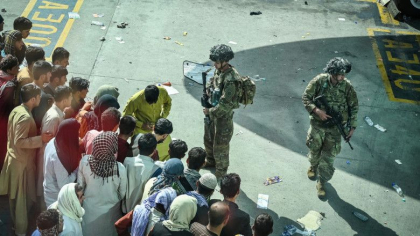Au fost reluate zborurile de evacuare pe aeroportul din Kabul. Un avion german a evacuat doar 7 oameni