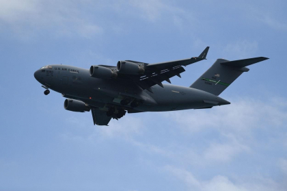 Afgan gasit mort in trenul de aterizare al unui avion militar Boeing C-17 Globemaster, dupa decolarea din Kabul Afgan gasit mort in trenul de aterizare al unui avion militar Boeing C-17 Globemaster, dupa decolarea din Kabul