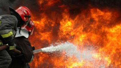 O autocistera cu kerosen a fost cuprinsa de flacari in aceasta seara, la iesirea din Chisinau. IGSU: "A luat foc cauciucul" O autocistera cu kerosen a fost cuprinsa de flacari in aceasta seara, la iesirea din Chisinau. IGSU: "A luat foc cauciucul"