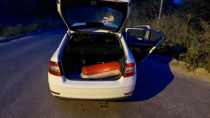 La un pas de explozie. Un automobil era cat pe ce sa se aprinda. Soferul masinii a simtit miros de gaz de la o butelie pe care o avea in porbagaj - FOTO La un pas de explozie. Un automobil era cat pe ce sa se aprinda. Soferul masinii a simtit miros de gaz de la o butelie pe care o avea in porbagaj - FOTO
