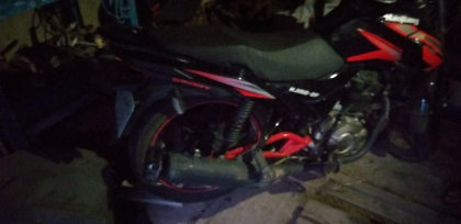 Un tanar - transportat la spital, dupa ce a ajuns cu motocicleta intr-un sant, la Hincesti. Politia: "Conducea cu viteza, fiind in stare de ebrietate" - FOTO