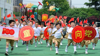 China le da voie cuplurilor sa aiba trei copii si incearca sa creasca numarul nasterilor prin stimulente China le da voie cuplurilor sa aiba trei copii si incearca sa creasca numarul nasterilor prin stimulente