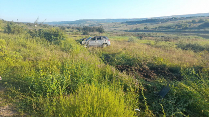 Accident la Nisporeni. Trei persoane au fost transportate in stare grava la spital, dupa ce un sofer beat crita a iesit la depasire si s-a lovit violent de un automobil - FOTO