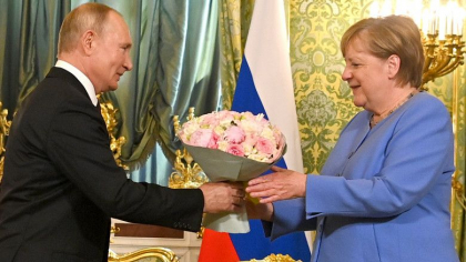 Angela Merkel i-a cerut lui Vladimir Putin eliberarea lui Aleksei Navalnii. Ce a raspuns presedintele rus
Angela Merkel i-a cerut lui Vladimir Putin eliberarea lui Aleksei Navalnii. Ce a raspuns presedintele rus