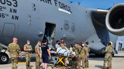 O femeie afgana a nascut la bordul aeronavei SUA care o evacua din Afganistan O femeie afgana a nascut la bordul aeronavei SUA care o evacua din Afganistan