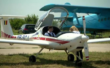 Romania - una dintre cele mai cautate tari pentru scolile de pilotaj. Ce spune un student moldovean care invata acolo - VIDEO
