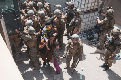 Exodul. Drama familiilor separate in haosul din aeroportul din Kabul: „Mama, tatal si copiii au ajuns fiecare in alta tara” Exodul. Drama familiilor separate in haosul din aeroportul din Kabul: „Mama, tatal si copiii au ajuns fiecare in alta tara”