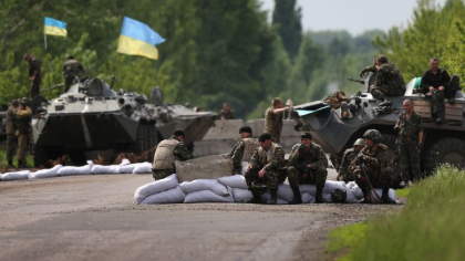 Noi confruntari militare in estul Ucrainei. Un militar a fost ucis, iar altii au fost raniti