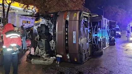 Ultima ora. Un autobuz cu moldoveni care se indrepta spre Moscova s-a rasturnat la Kiev. Sunt 18 raniti - FOTO Ultima ora. Un autobuz cu moldoveni care se indrepta spre Moscova s-a rasturnat la Kiev. Sunt 18 raniti - FOTO