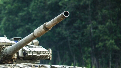 Tanc abandonat pe un camp din Rusia de ceceni care au plecat sa se roage si nu s-au mai intors sa il ia