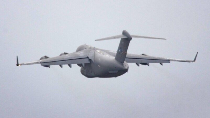 Kabul: Un avion militar italian, cu jurnalisti si civili afgani la bord, vizat de impuscaturi in momentul decolarii Kabul: Un avion militar italian, cu jurnalisti si civili afgani la bord, vizat de impuscaturi in momentul decolarii