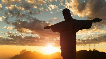 Doi turisti, arestati dupa ce s-au urcat in varful statuii Hristos Mantuitorul din Rio de Janeiro pentru a vedea rasaritul
Doi turisti, arestati dupa ce s-au urcat in varful statuii Hristos Mantuitorul din Rio de Janeiro pentru a vedea rasaritul