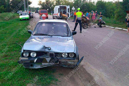 Accident grav la Camenca. Un barbat de 63 de ani a fost transportat la spital, dupa ce motocultorul pe care il conducea s-a lovit violent de un BMW - FOTO Accident grav la Camenca. Un barbat de 63 de ani a fost transportat la spital, dupa ce motocultorul pe care il conducea s-a lovit violent de un BMW - FOTO