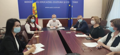  Sedinta la Ministerul Educatiei. Specialistii au vorbit despre vaccinarea obligatorie a cadrelor didactice nevaccinate