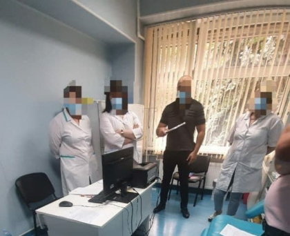 Au fost intentate cinci cauze penale pentru certificate care contin rezultate la COVID-19 false. Ce spune politia - FOTO