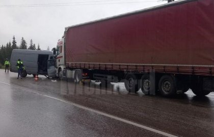 Noi detalii despre microbuzul plin cu moldoveni, implicat in accidentul din Romania. Doua dintre cele cinci persoane - in stare grava la spital Noi detalii despre microbuzul plin cu moldoveni, implicat in accidentul din Romania. Doua dintre cele cinci persoane - in stare grava la spital