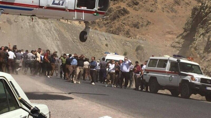 Cel putin 14 morti intr-un accident, in Iran. Un microbuz a cazut intr-o rapa - FOTO/VIDEO Cel putin 14 morti intr-un accident, in Iran. Un microbuz a cazut intr-o rapa - FOTO/VIDEO